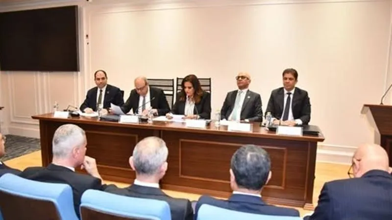 وزير الطيران خلال