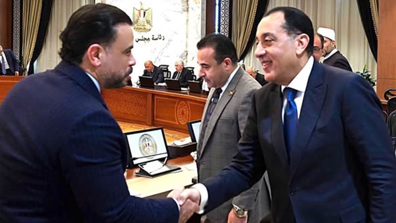 رئيس الوزراء مع النائب