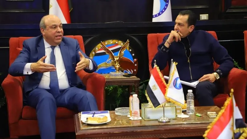 وزير الطيران خلال الندوة