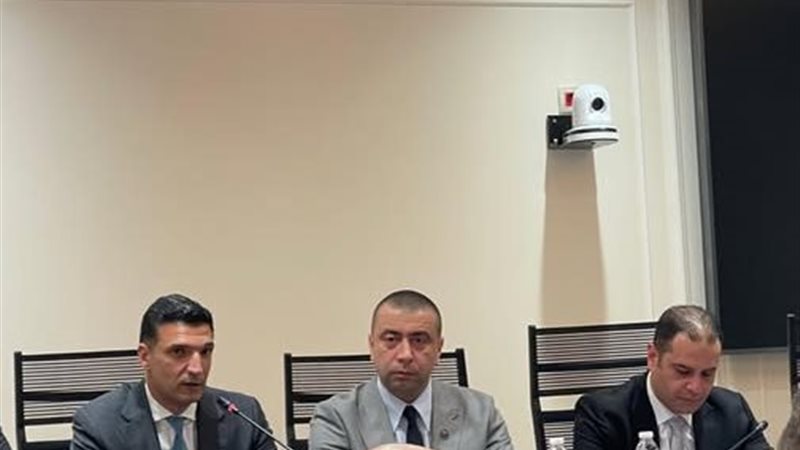  لجنة الصناعة بمجلس